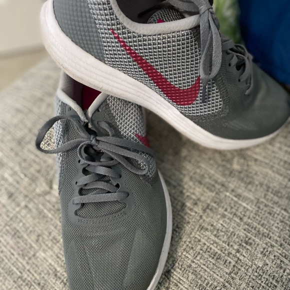 Nike Gray size 10 Sneakers - Picture 1 of 5